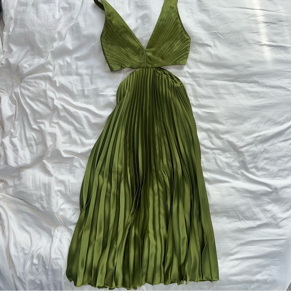 Abercrombie & Fitch Dresses & Skirts - Abercrombie Green Pleated Dress